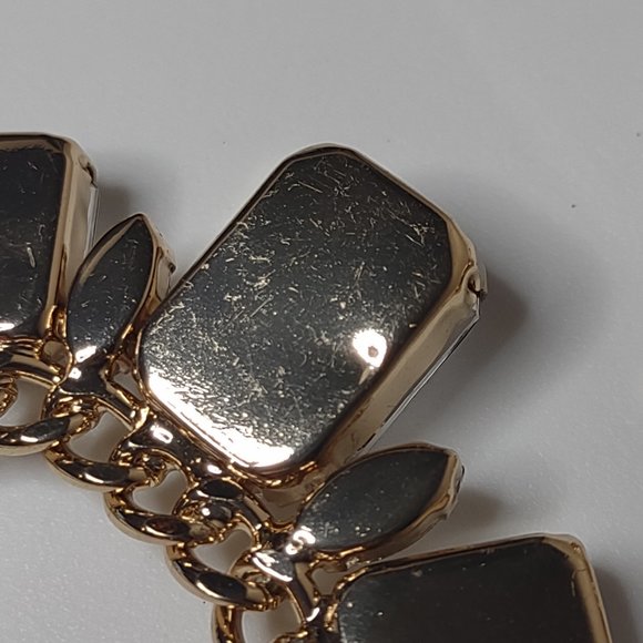 Very Pretty Gold Tone Metal And Clear Plastic Earrings - Picture 16 of 16